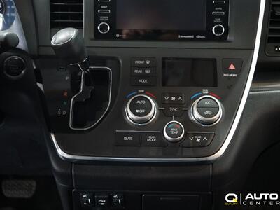 2018 Toyota Sienna SE Premium 8 Passenger   - Photo 28 - Lynnwood, WA 98036