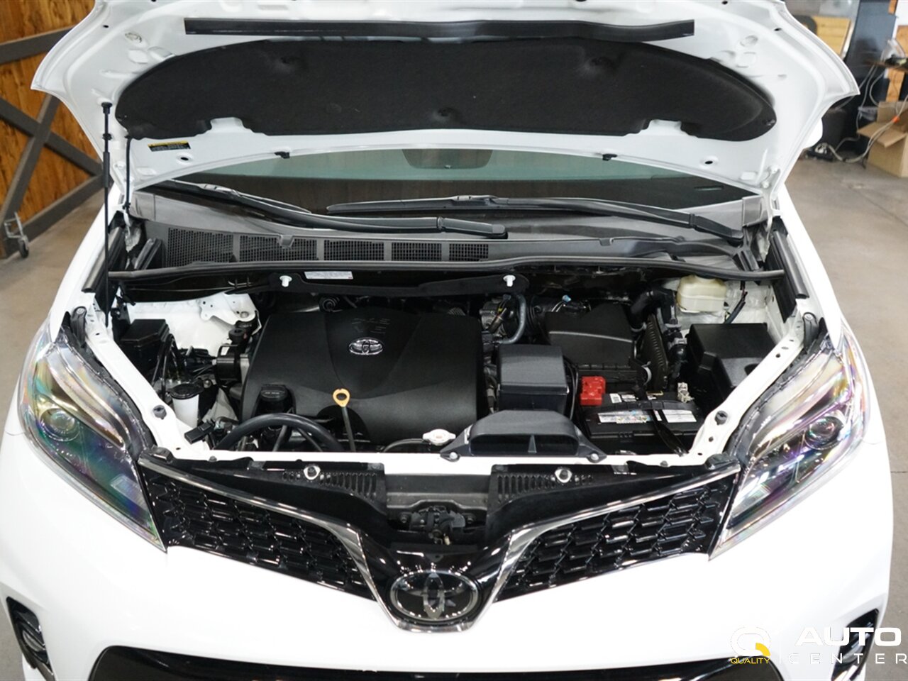 2018 Toyota Sienna SE Premium 8 Passenger - Photo 9 - Lynnwood, WA 98036