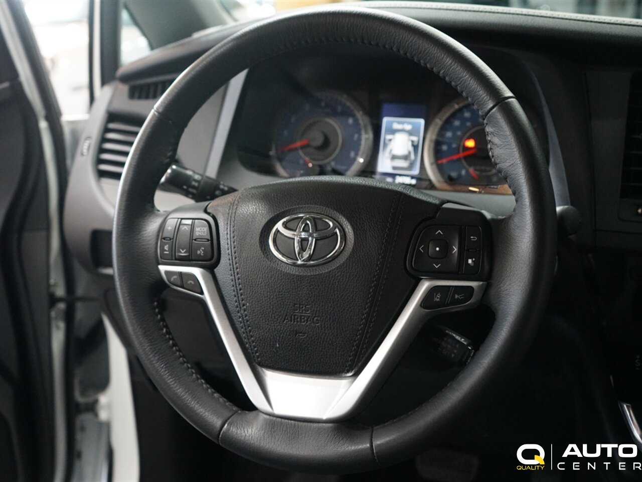2018 Toyota Sienna SE Premium 8 Passenger - Photo 24 - Lynnwood, WA 98036