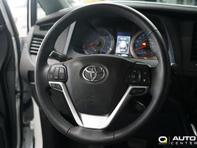 2018 Toyota Sienna SE Premium 8 Passenger   - Photo 24 - Lynnwood, WA 98036