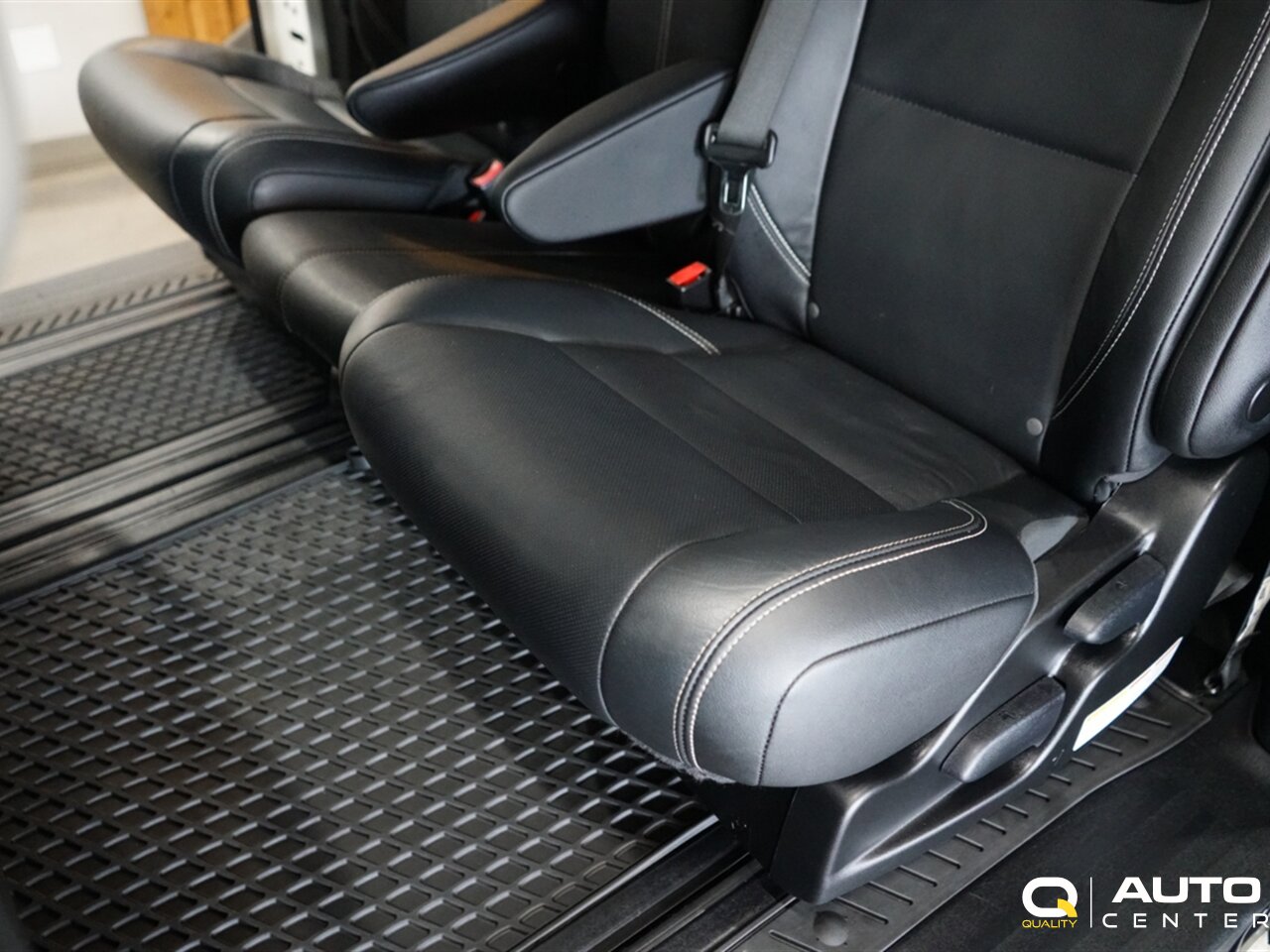 2018 Toyota Sienna SE Premium 8 Passenger - Photo 37 - Lynnwood, WA 98036