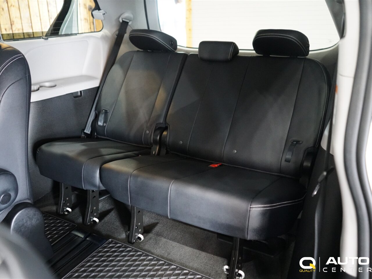 2018 Toyota Sienna SE Premium 8 Passenger - Photo 43 - Lynnwood, WA 98036