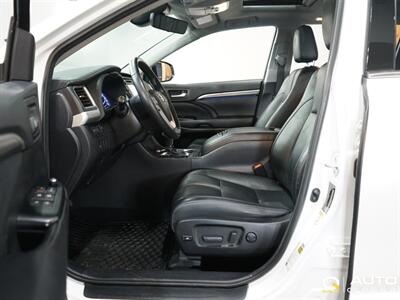2018 Toyota Highlander XLE   - Photo 18 - Lynnwood, WA 98036