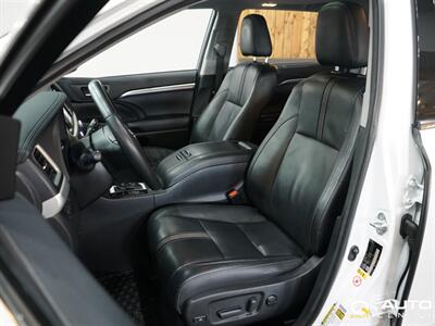 2018 Toyota Highlander XLE   - Photo 15 - Lynnwood, WA 98036