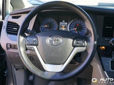 2015 Toyota Sienna XLE 7 Passenger   - Photo 15 - Lynnwood, WA 98036