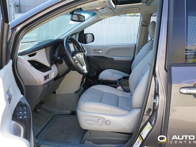 2015 Toyota Sienna XLE 7 Passenger   - Photo 13 - Lynnwood, WA 98036