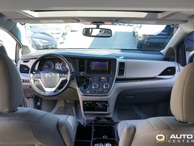 2015 Toyota Sienna XLE 7 Passenger   - Photo 14 - Lynnwood, WA 98036