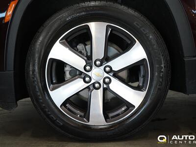 2023 Chevrolet Traverse LT Leather   - Photo 7 - Lynnwood, WA 98036