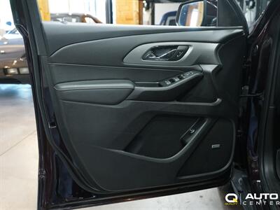 2023 Chevrolet Traverse LT Leather   - Photo 9 - Lynnwood, WA 98036