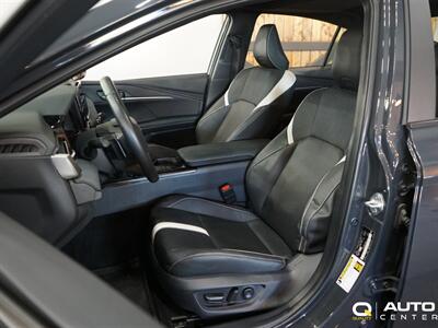 2025 Toyota Camry SE   - Photo 10 - Lynnwood, WA 98036