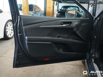 2025 Toyota Camry SE   - Photo 8 - Lynnwood, WA 98036