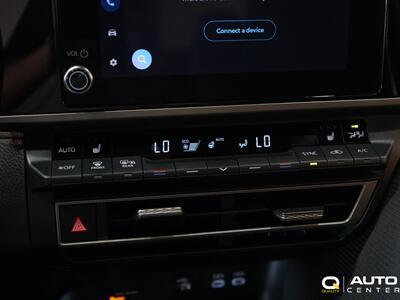 2025 Toyota Camry SE   - Photo 16 - Lynnwood, WA 98036