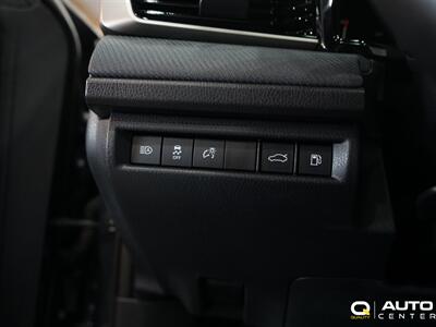 2025 Toyota Camry SE   - Photo 13 - Lynnwood, WA 98036