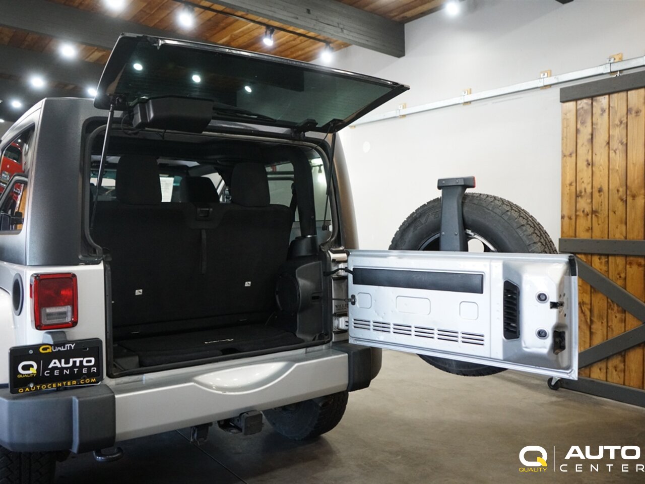 2012 Jeep Wrangler Sahara - Photo 34 - Lynnwood, WA 98036
