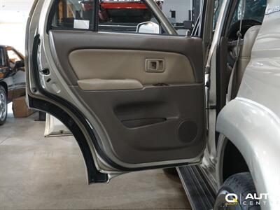 2001 Toyota 4Runner Limited V6   - Photo 12 - Lynnwood, WA 98036