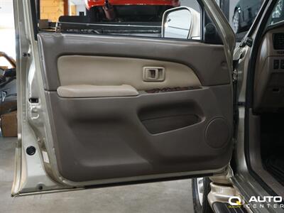 2001 Toyota 4Runner Limited V6   - Photo 11 - Lynnwood, WA 98036