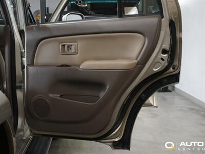2001 Toyota 4Runner Limited V6   - Photo 14 - Lynnwood, WA 98036