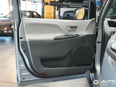 2015 Toyota Sienna L 7 Passenger   - Photo 9 - Lynnwood, WA 98036
