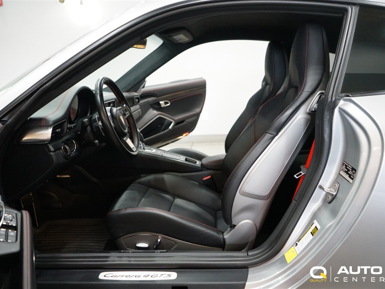 2019 Porsche 911 Carrera 4 GTS - Photo 26 - Lynnwood, WA 98036
