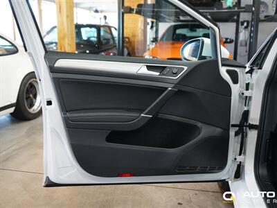2017 Volkswagen Golf TSI SE 4-Door   - Photo 13 - Lynnwood, WA 98036