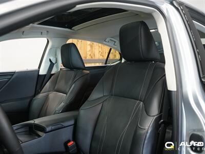 2024 Lexus ES 300h 300h   - Photo 13 - Lynnwood, WA 98036