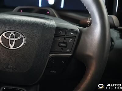 2025 Toyota Camry XLE   - Photo 18 - Lynnwood, WA 98036