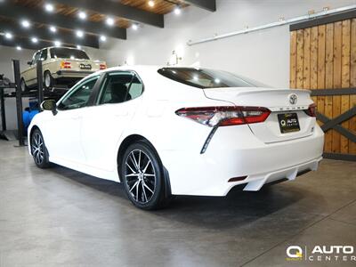 2022 Toyota Camry SE   - Photo 7 - Lynnwood, WA 98036