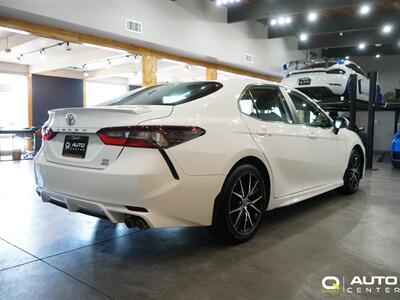 2022 Toyota Camry SE   - Photo 4 - Lynnwood, WA 98036