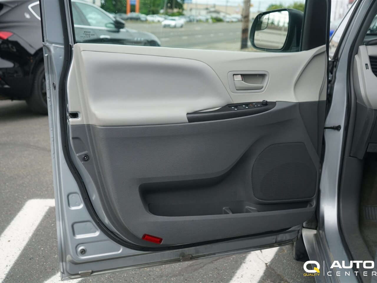 2015 Toyota Sienna L 7 Passenger - Photo 8 - Lynnwood, WA 98036