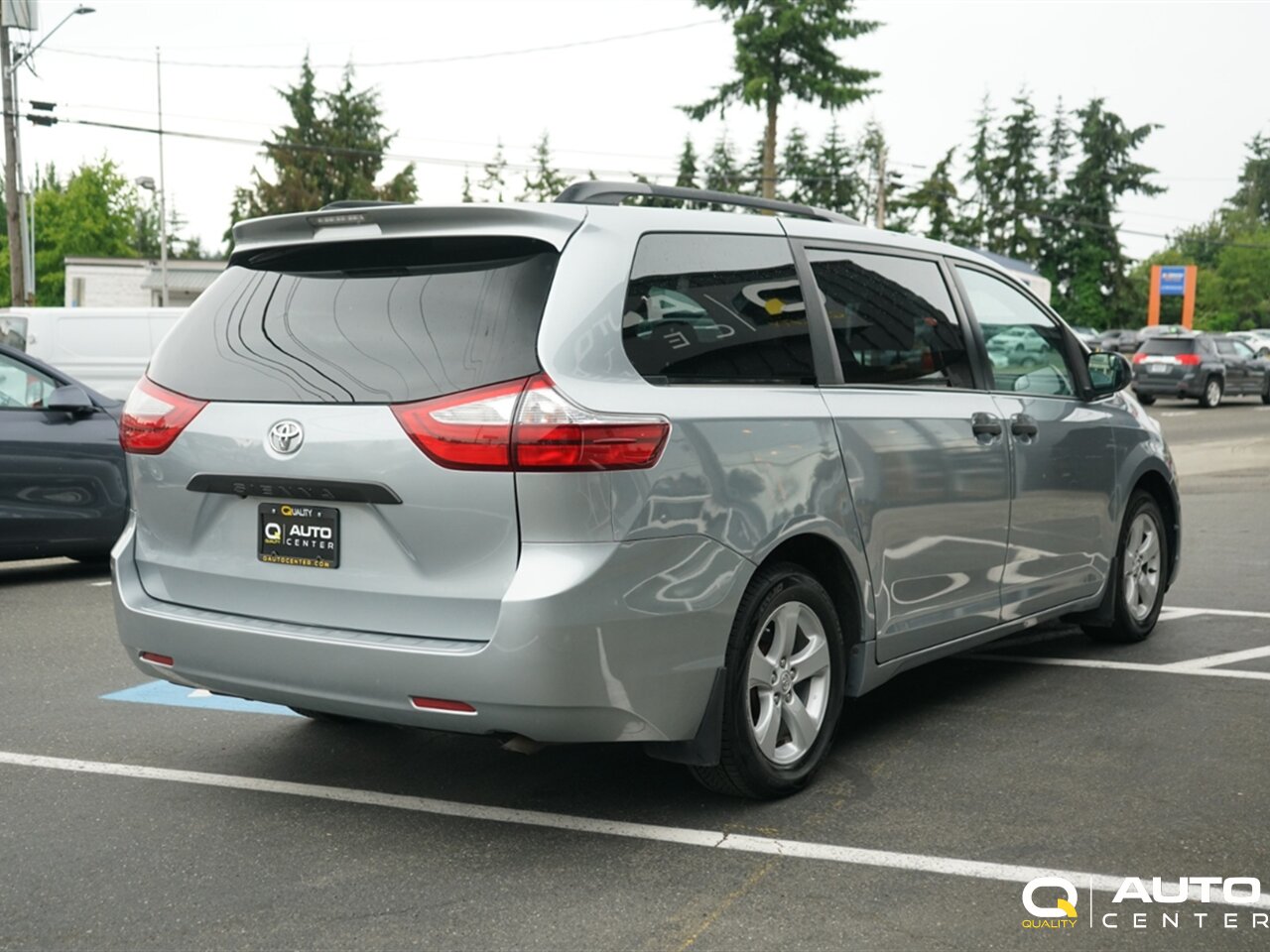 2015 Toyota Sienna L 7 Passenger - Photo 4 - Lynnwood, WA 98036