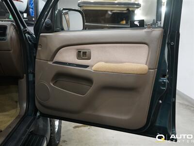 1998 Toyota 4Runner SR5 - Photo 28 - Lynnwood, WA 98036