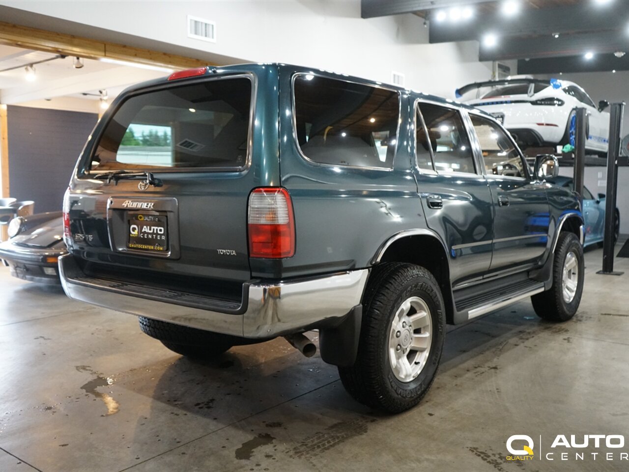 1998 Toyota 4Runner SR5 - Photo 4 - Lynnwood, WA 98036