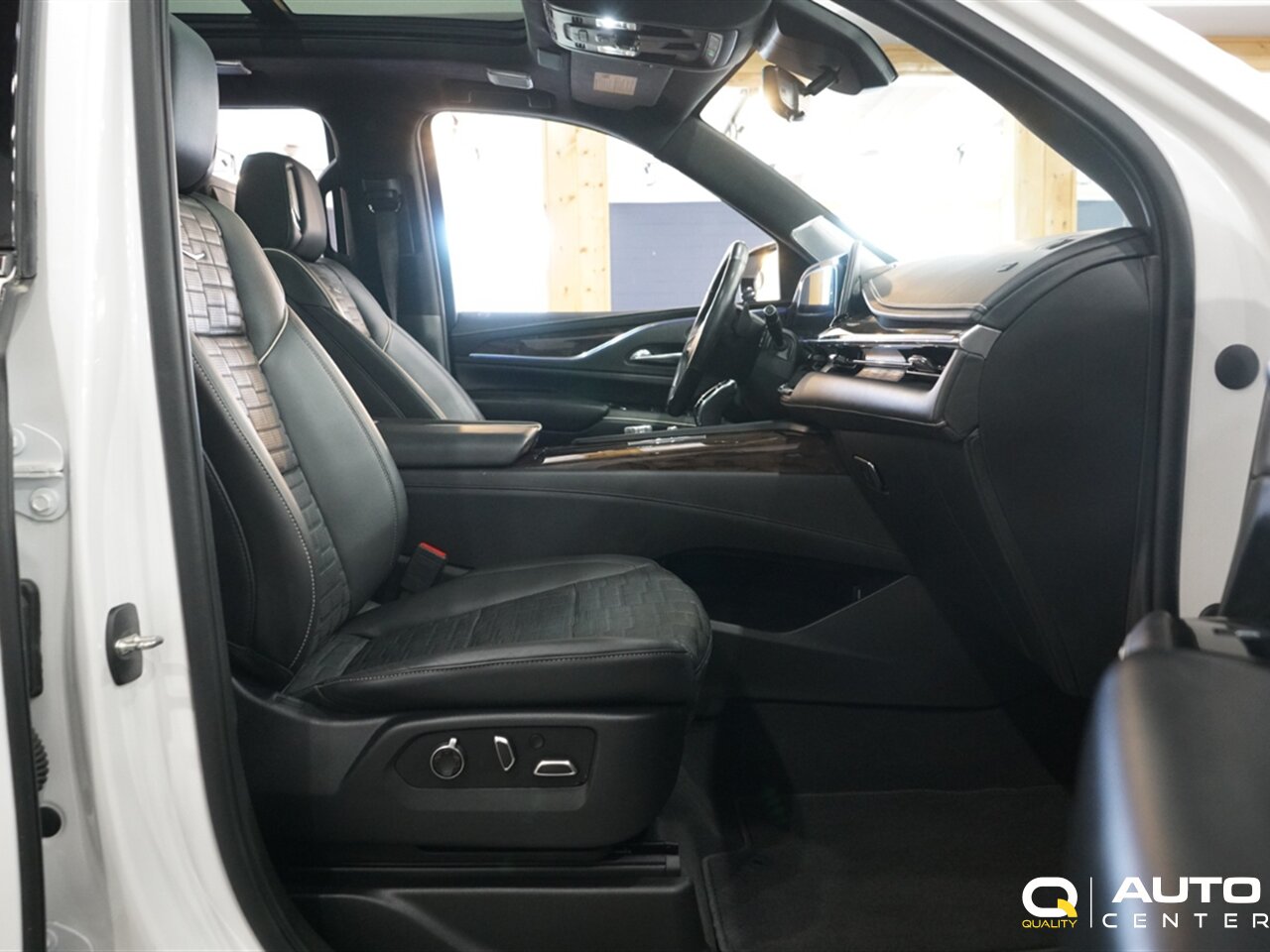 2021 Cadillac Escalade Premium Luxury Platinum - Photo 27 - Lynnwood, WA 98036
