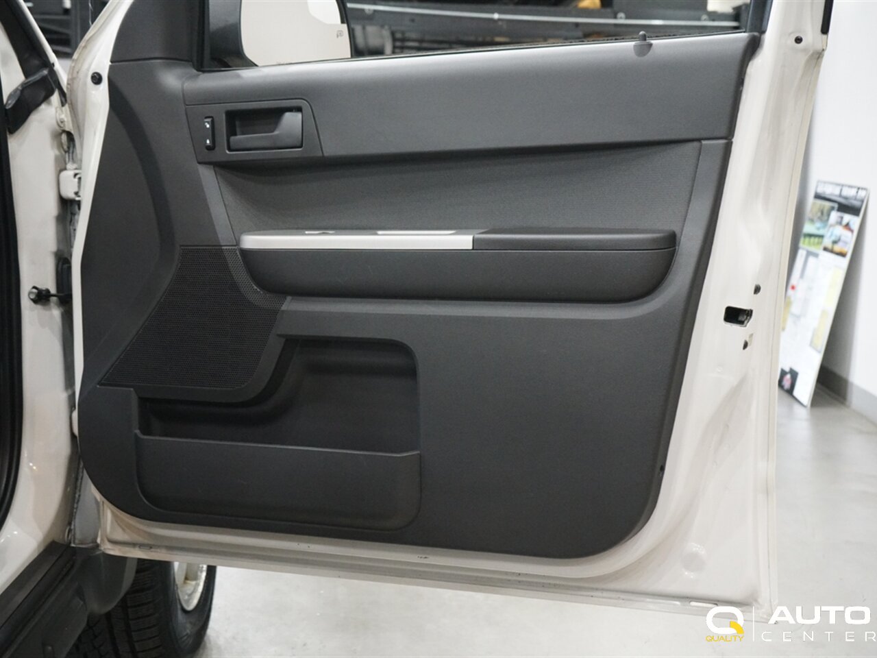 2010 Ford Escape Limited - Photo 13 - Lynnwood, WA 98036