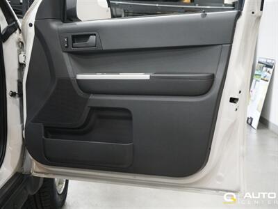 2010 Ford Escape Limited   - Photo 13 - Lynnwood, WA 98036