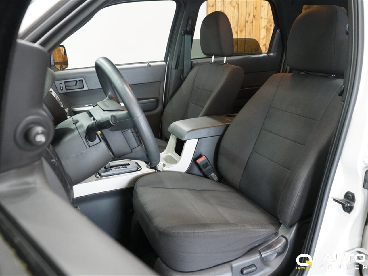 2010 Ford Escape Limited - Photo 15 - Lynnwood, WA 98036