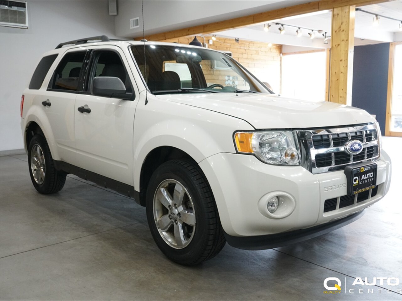 2010 Ford Escape Limited - Photo 3 - Lynnwood, WA 98036