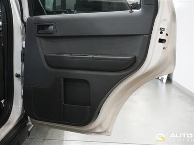 2010 Ford Escape Limited   - Photo 14 - Lynnwood, WA 98036