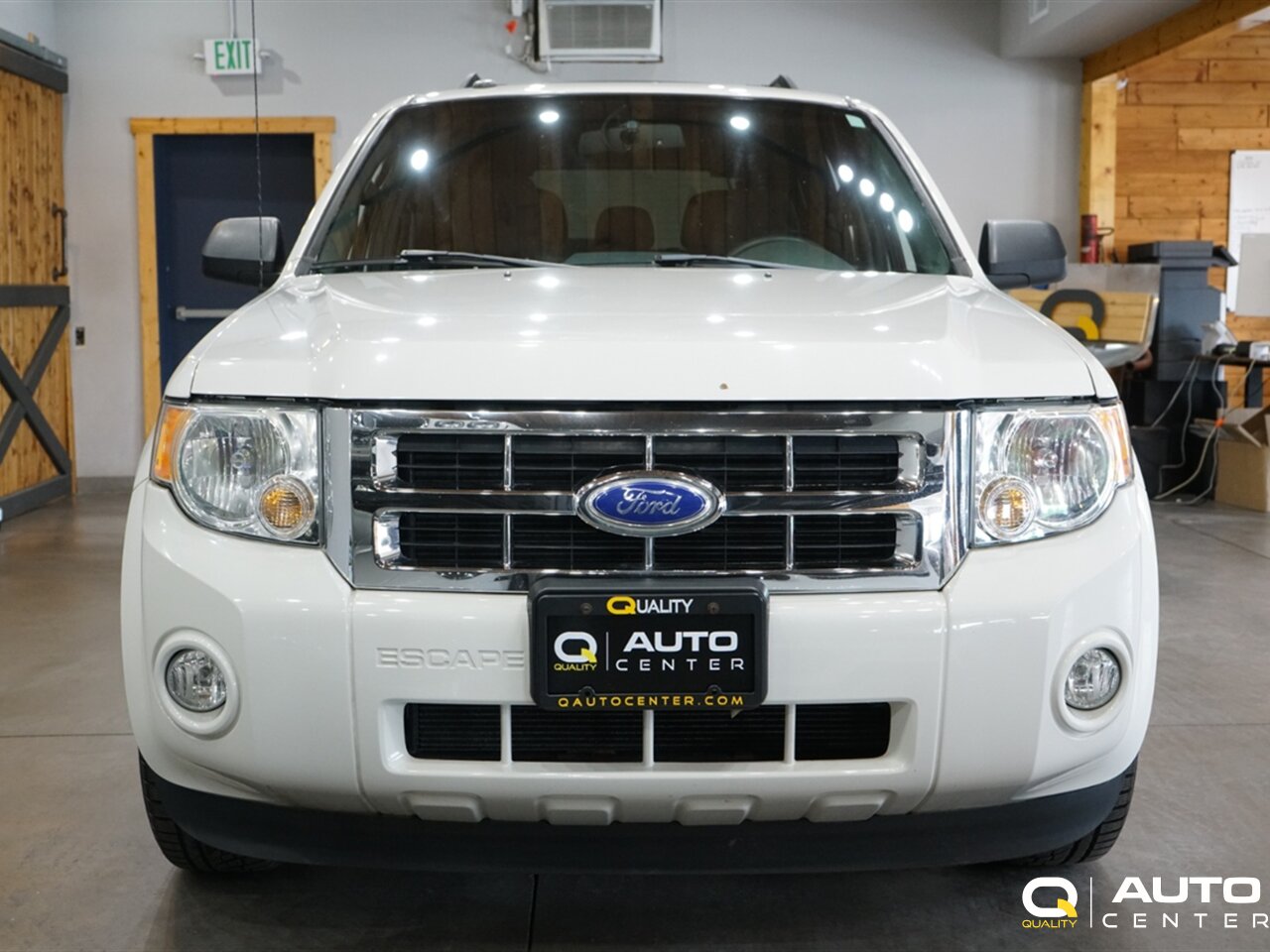 2010 Ford Escape Limited - Photo 2 - Lynnwood, WA 98036