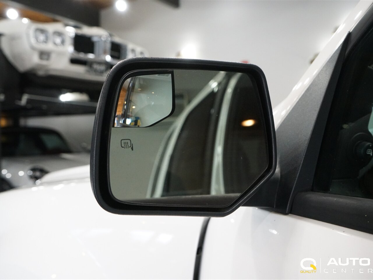 2010 Ford Escape Limited - Photo 8 - Lynnwood, WA 98036