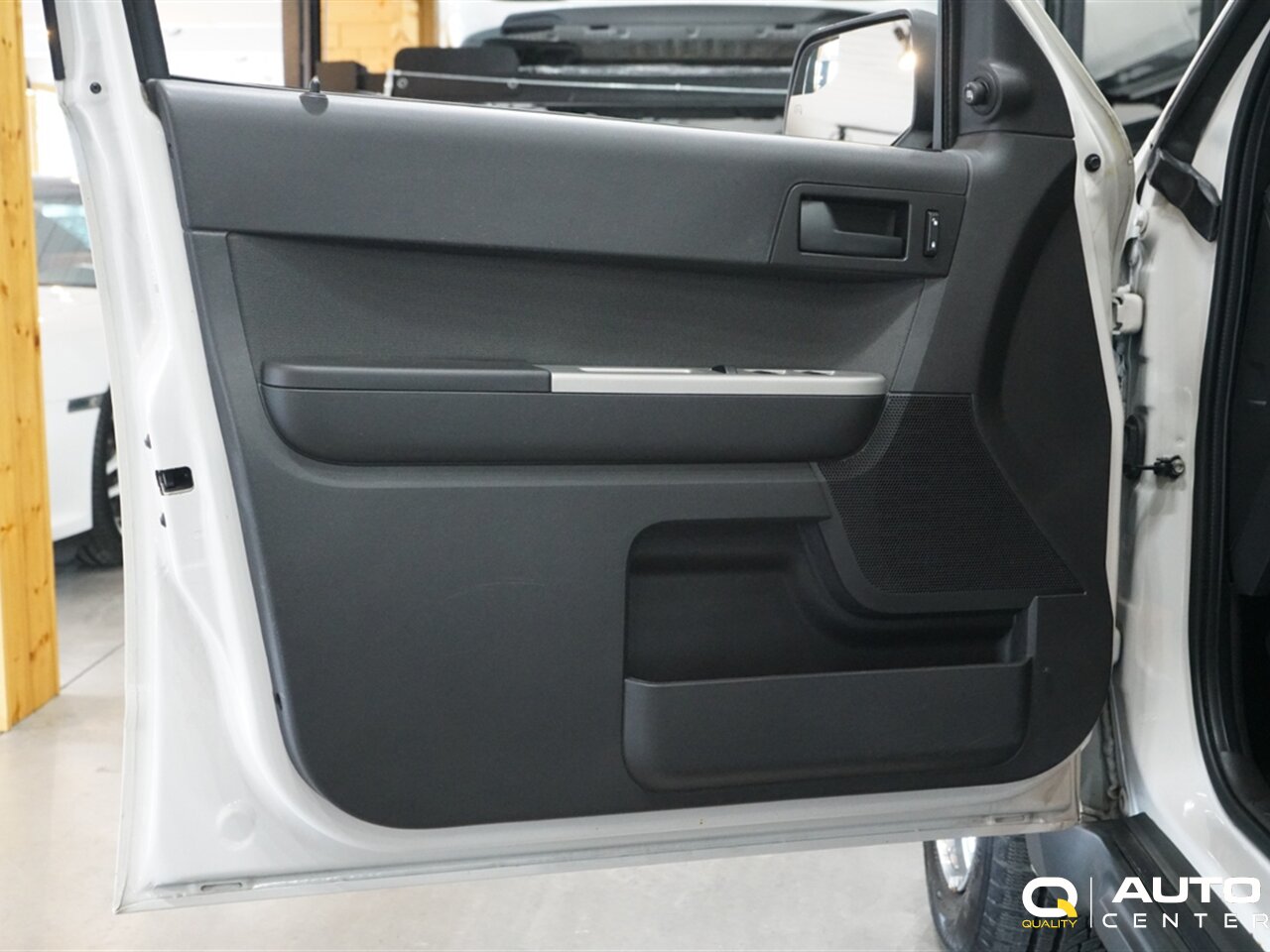 2010 Ford Escape Limited - Photo 11 - Lynnwood, WA 98036