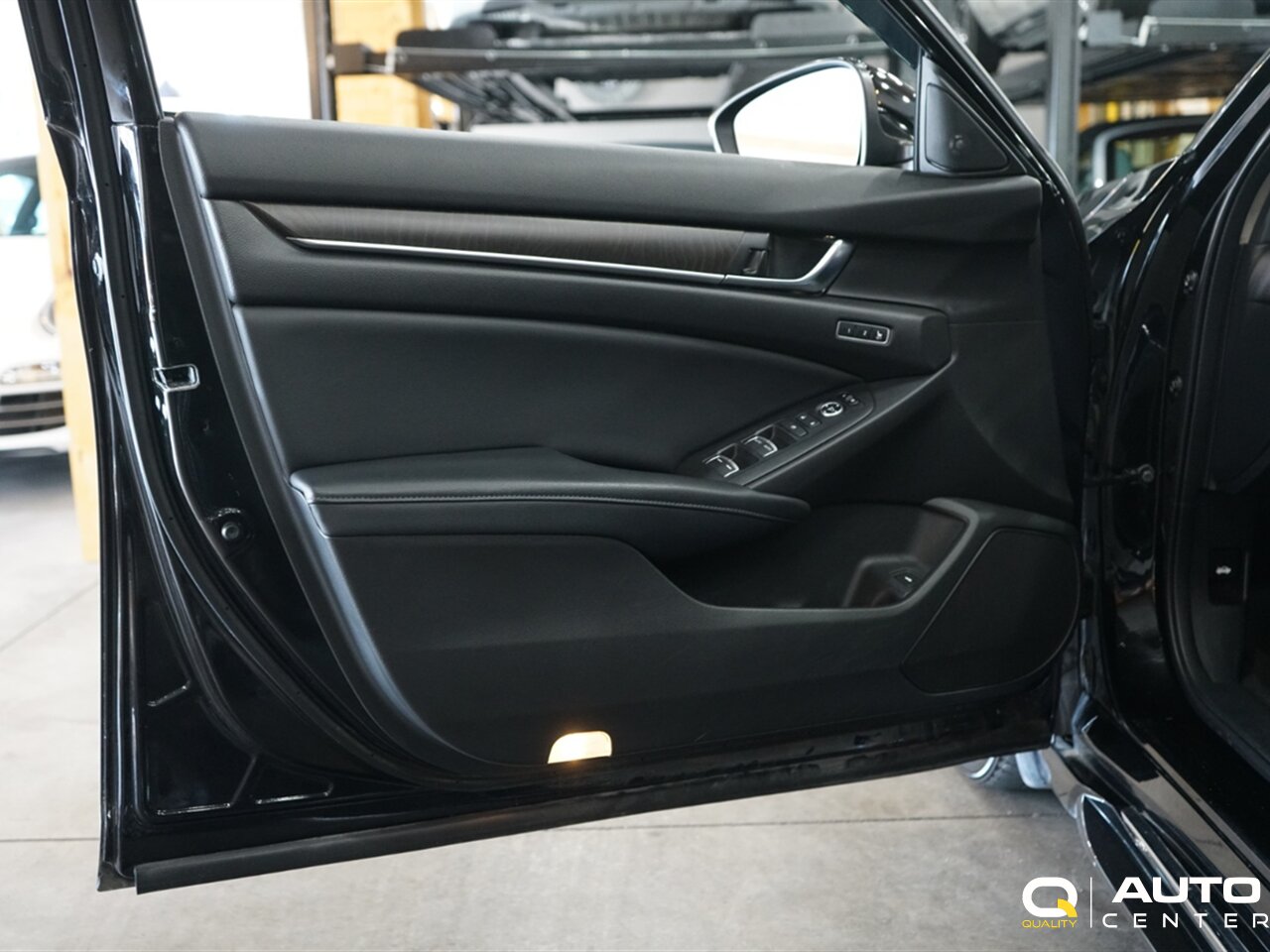 2018 Honda Accord Touring - Photo 11 - Lynnwood, WA 98036