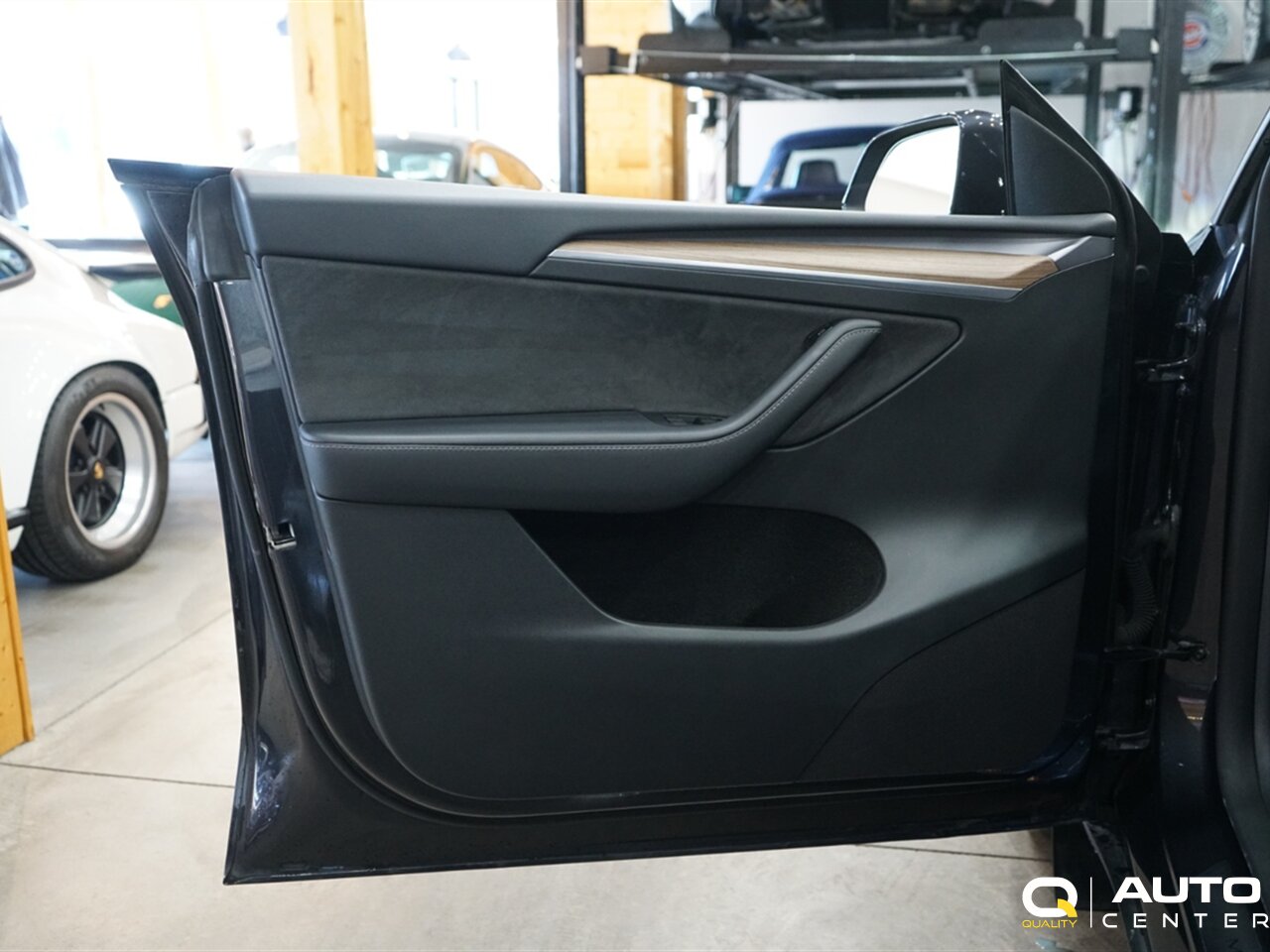 2024 Tesla Model Y Standard Range - Photo 8 - Lynnwood, WA 98036