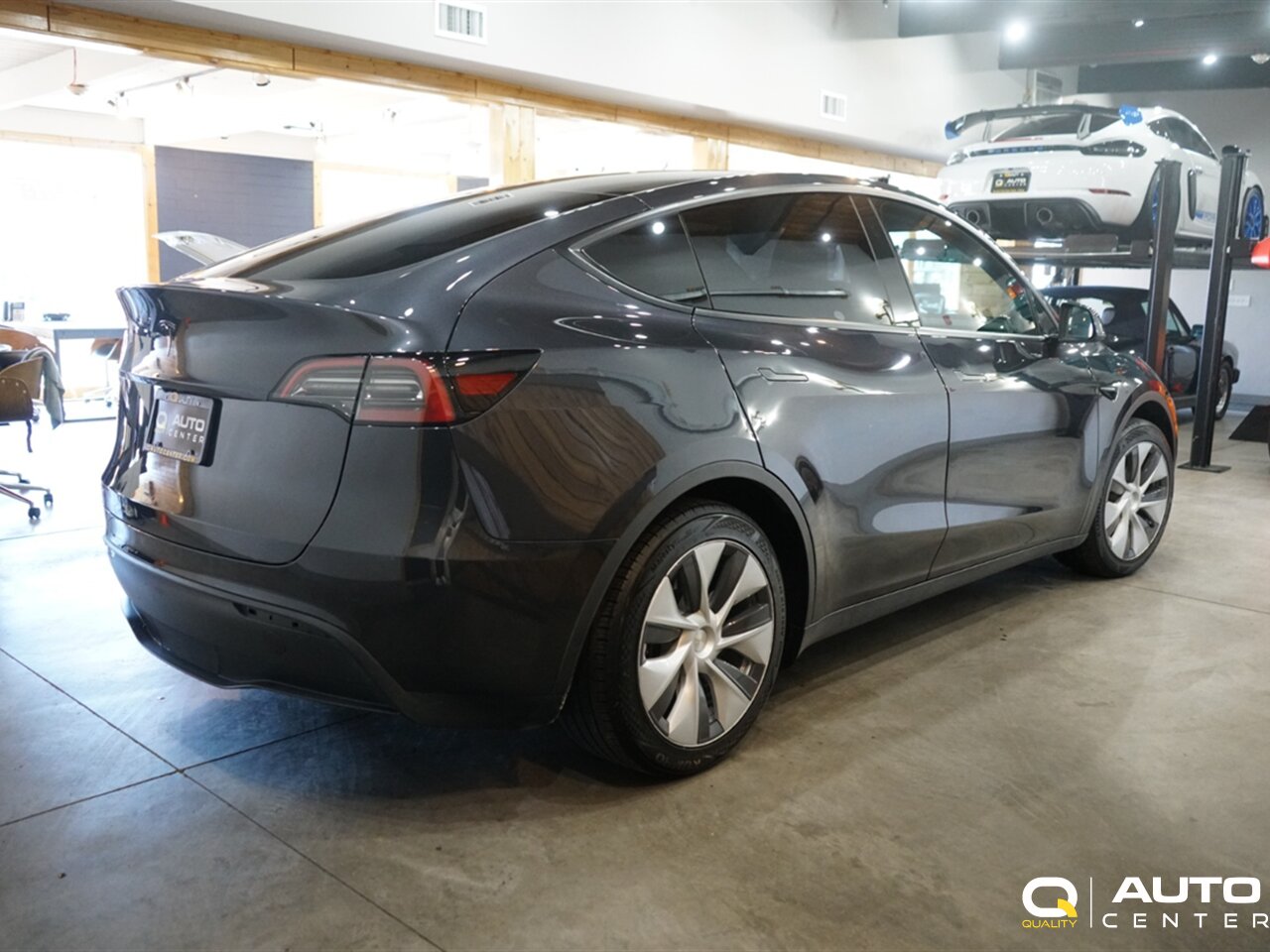 2024 Tesla Model Y Standard Range - Photo 4 - Lynnwood, WA 98036