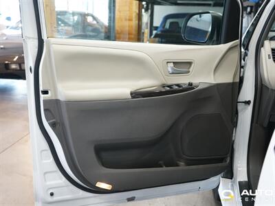 2019 Toyota Sienna XLE Premium 7 Passenger   - Photo 11 - Lynnwood, WA 98036