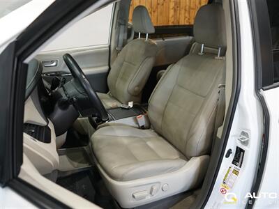 2019 Toyota Sienna XLE Premium 7 Passenger   - Photo 13 - Lynnwood, WA 98036