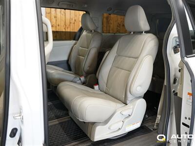 2019 Toyota Sienna XLE Premium 7 Passenger   - Photo 31 - Lynnwood, WA 98036