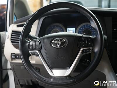 2019 Toyota Sienna XLE Premium 7 Passenger   - Photo 18 - Lynnwood, WA 98036