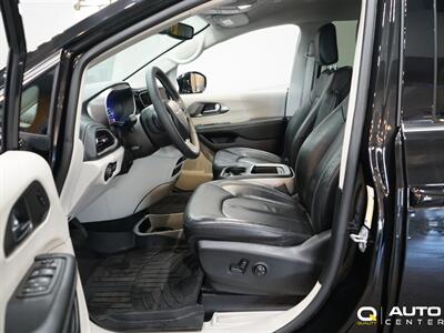 2022 Chrysler Pacifica Hybrid Touring L   - Photo 13 - Lynnwood, WA 98036