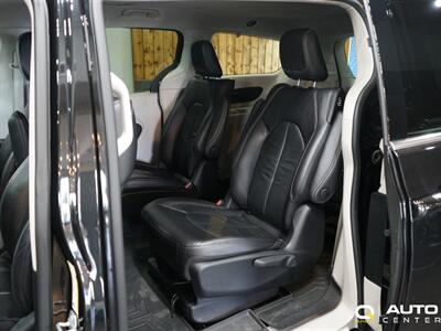 2022 Chrysler Pacifica Hybrid Touring L   - Photo 23 - Lynnwood, WA 98036